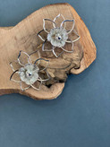 گوشواره گل نقره ای
