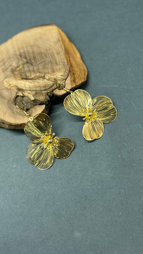 گوشواره گل طلایی